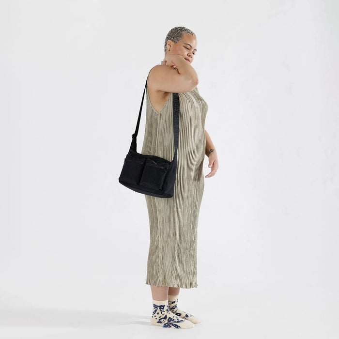 Black Medium Cargo Crossbody | BAGGU | Medium Cargo Crossbody