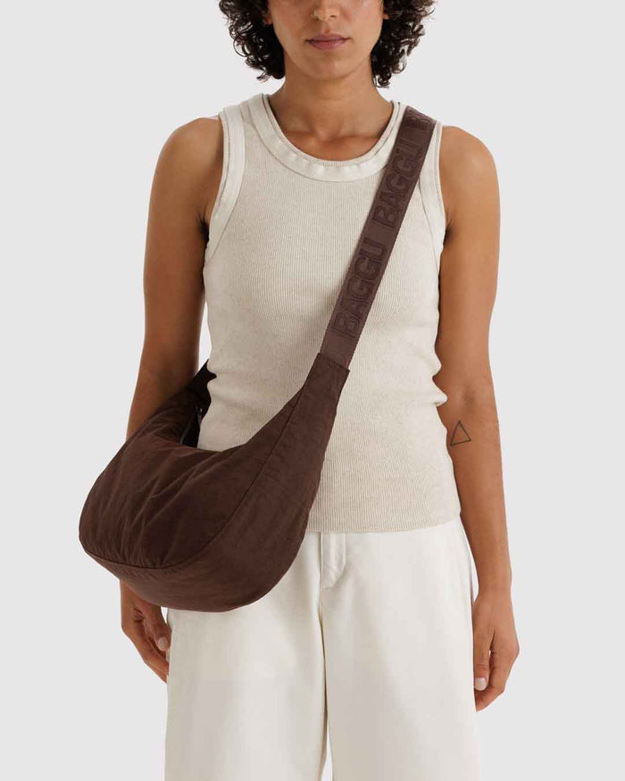 Coffee Medium Nylon Crescent Bag | BAGGU | Medium Nylon Crescent Bag