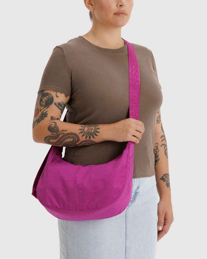 Deep Fuchsia Medium Nylon Crescent Bag | BAGGU | Medium Nylon Crescent Bag