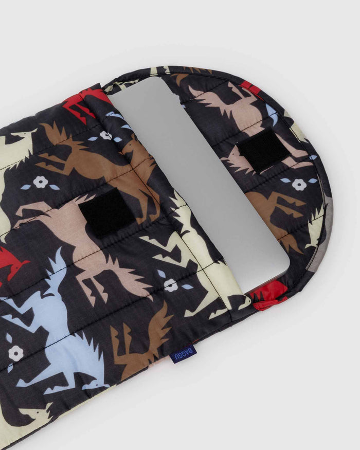 Horse Cut-Outs puffy laptop sleeve 13"/14" | BAGGU | Laptop Sleeve 13”/14"