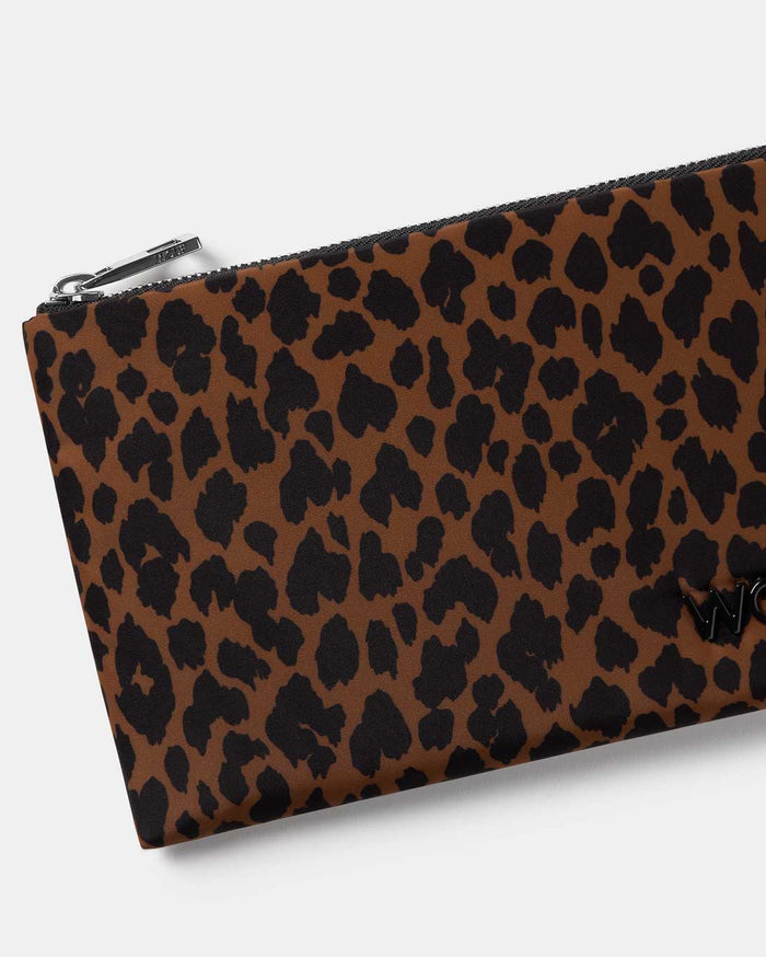 Leo Pouch