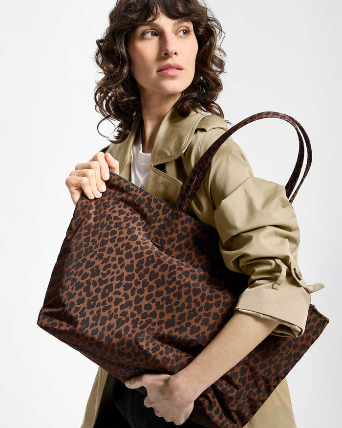 Leo Shopper Tote Bag