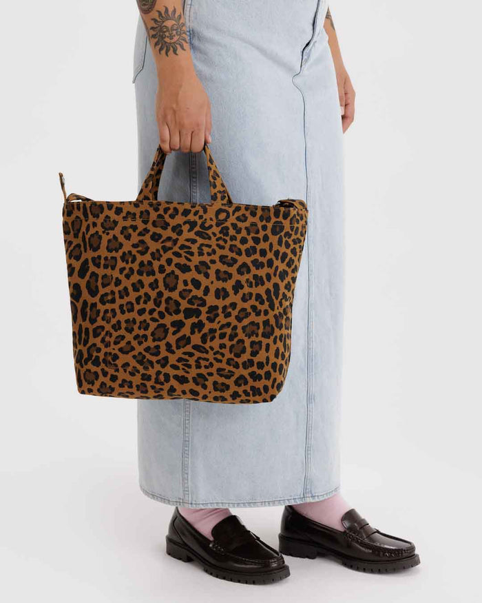 Leopard Horizontal Zip Duck Bag | BAGGU | Zip Duck Bag