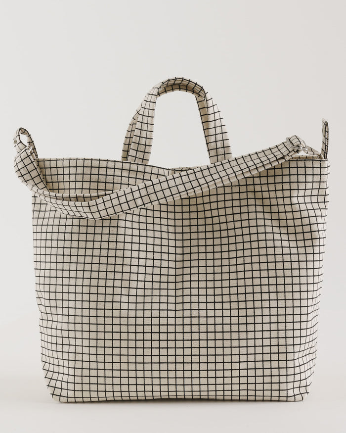 Natural Grid Horizontal Zip Duck Bag | BAGGU | Zip Duck Bag