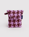 Pink Houndstooth Puffy Earbuds Case | BAGGU | Earbud Case