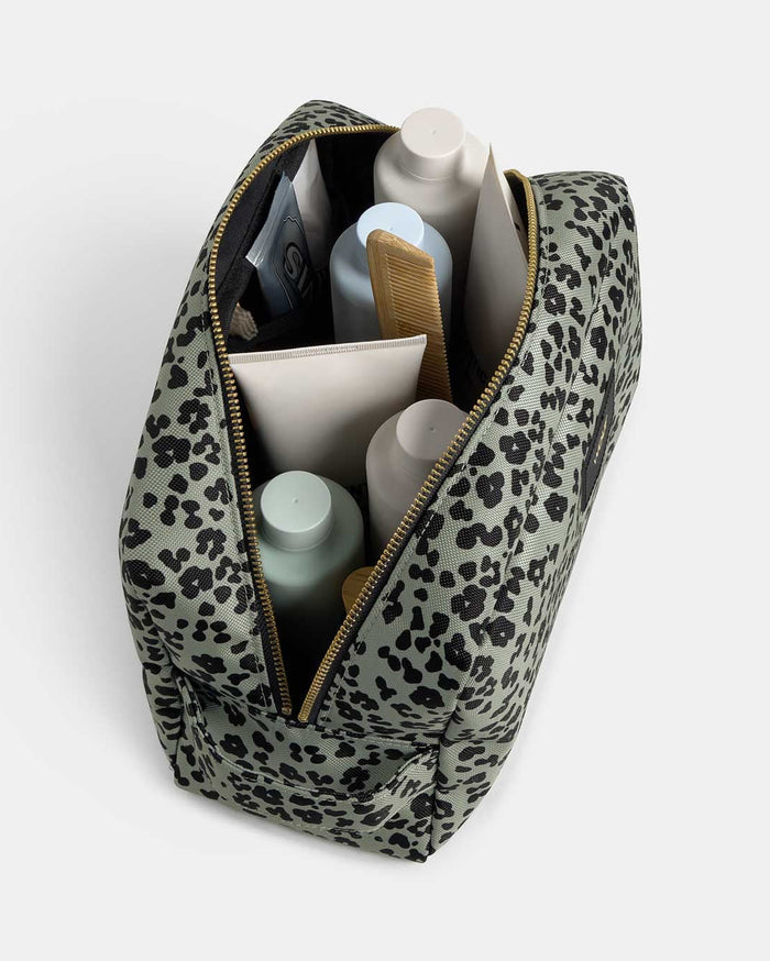 Steel Roar Large Toiletry Bag