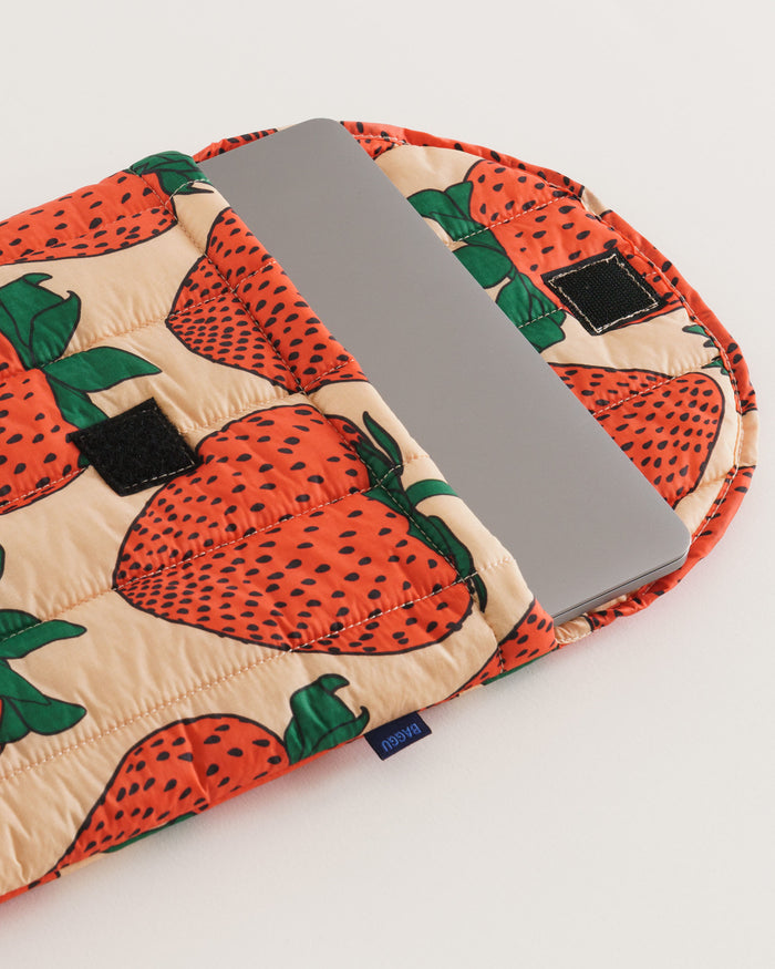 Strawberry 16" Puffy Laptop Sleeve | BAGGU | Puffy Laptop Sleeve 16"