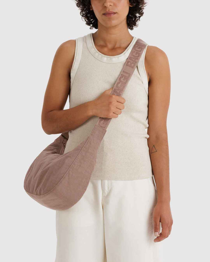 Toasted Almond Medium Nylon Crescent Bag | BAGGU | Medium Nylon Crescent Bag